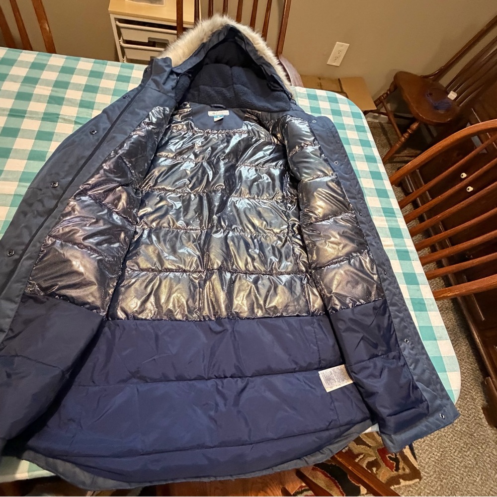 Columbia Women’s Navy Winter Jacket with Faux Fur Hood and Omni-Heat. - Picture 3 of 6